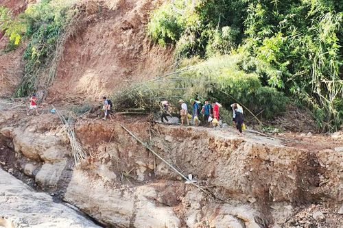 Các trường vùng tâm lũ Nghệ An khẩn trương ổn định dạy học
