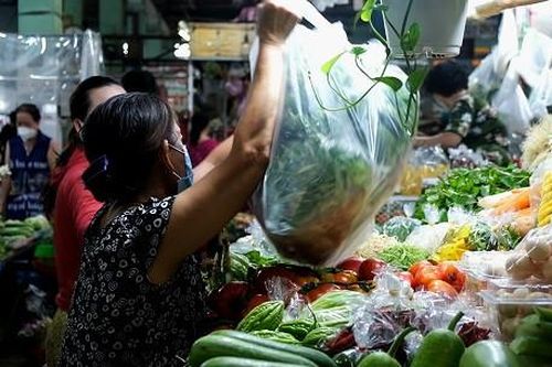 Xăng liên tục giảm, giá thực phẩm biến động trái chiều