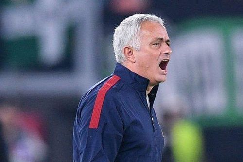 Mourinho hụt kỷ lục đặc biệt khi Roma thua ngược Betis