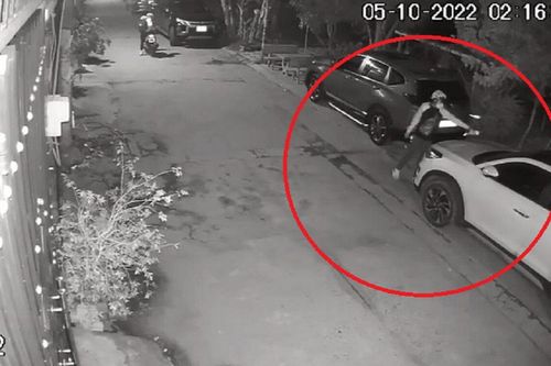2 thanh niên được thuê với giá 5 triệu đồng để phóng hỏa đốt xe tiền tỷ