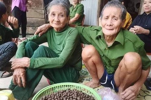 Xuyên đêm tìm kiếm cụ bà đi lạc trong rừng ở Quảng Bình