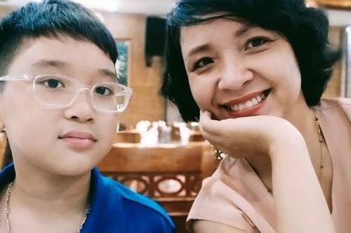 Con trai hỏi một câu nhạy cảm, nữ thạc sĩ giáo dục trả lời cực hay