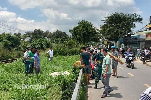 Đi bộ ngang đường sắt bị xe lửa tông tử vong