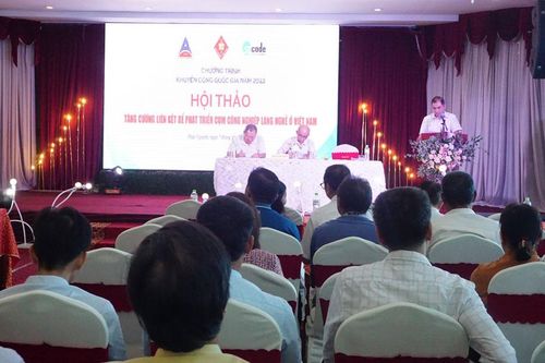 Liên kết để phát triển cụm công nghiệp làng nghề