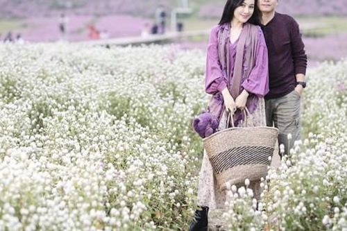 Chồng BTV Hoài Anh bất ngờ xuất hiện trên Facebook vợ, khán giả ngợi khen hết lời