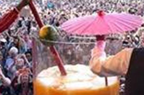 Ly cocktail khổng lồ