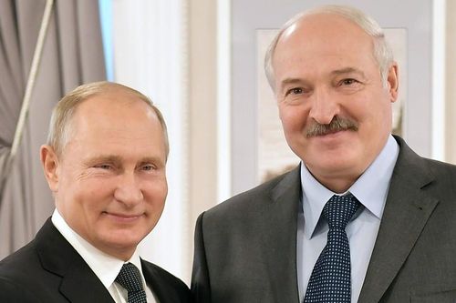 Ông Putin được tặng máy kéo, dưa hấu dịp sinh nhật