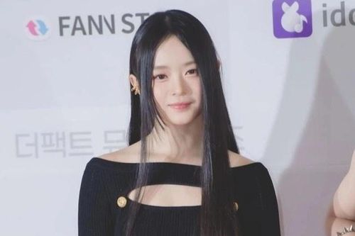 Nữ thần tượng người Việt gợi cảm trên thảm đỏ Hàn Quốc