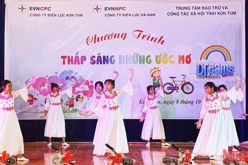 'Thắp sáng những ước mơ' cho trẻ em mồ côi, khuyết tật