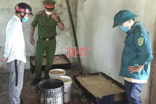 Hà Tĩnh: Phát hiện thêm cơ sở chế biến 1,4 tấn mỡ động vật 'bẩn'