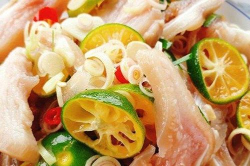 Món ngon cuối tuần: Cách làm tai heo ngâm sả tắc ăn hoài không ngán