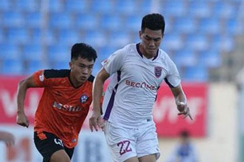 HLV Park Hang Seo lo lắng khi chân sút số 1 ĐT Việt Nam chấn thương