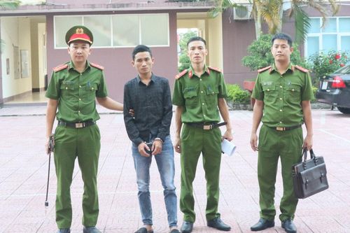 Lẻn vào tiệm vàng, trộm trang sức gần 1 tỷ đồng rồi lẩn trốn vào Nam