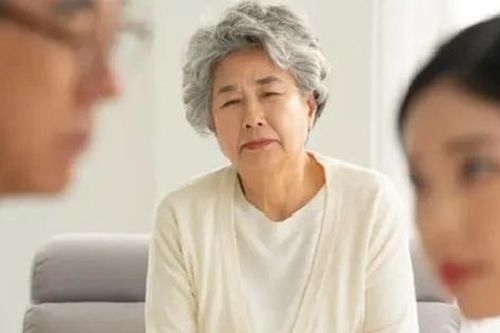 Vào ngày chia tài sản, chúng tôi bất ngờ với sự có mặt của cô hàng xóm