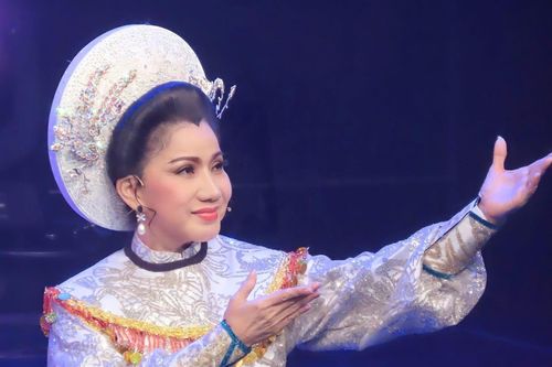 NSƯT Phượng Loan tái xuất sân khấu, sức khỏe phục hồi sau vụ tai nạn giao thông