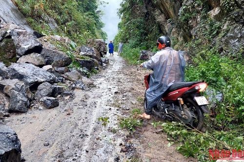Quảng Bình: Thông đường tạm thời vào vùng đồng bào Rục