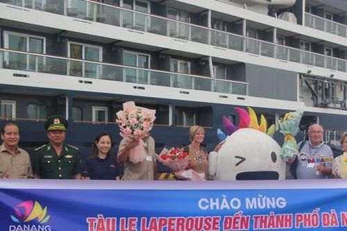 Tàu du lịch 5 sao Le Lapérouse cập cảng Tiên Sa (Đà Nẵng)