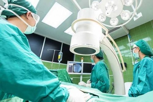 Ám ảnh sinh mổ hết thuốc tê, người mẹ khiến bác sĩ trả giá