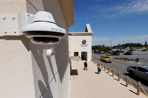 Mỹ: Các văn phòng bầu cử siết chặt an ninh trước thềm bỏ phiếu giữa nhiệm kỳ