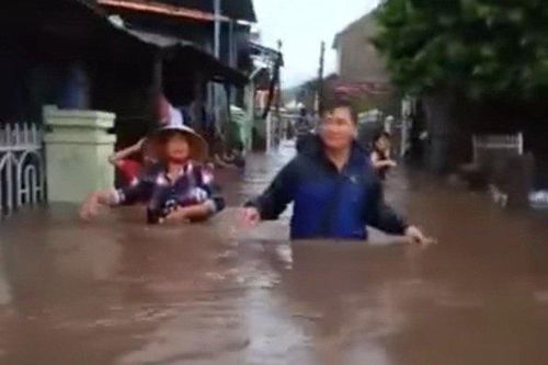 Khánh Hòa: Hơn 50 căn nhà ở huyện Vạn Ninh ngập sâu do mưa lớn