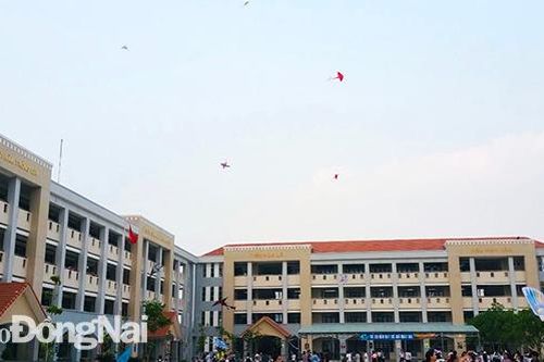 Học sinh lớp 8 rơi từ lầu 4 tại trường tử vong