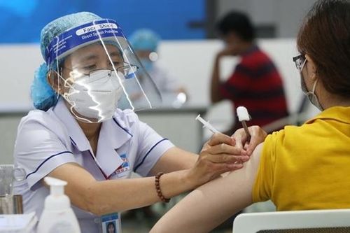Thuyết phục người dân tiêm vaccine