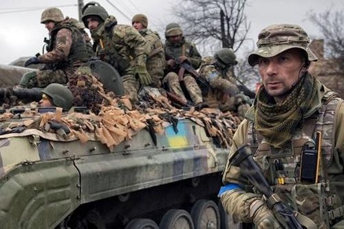 Ukraine tập hợp lực lượng áp sát Donbass, Nga thay tổng chỉ huy chiến dịch