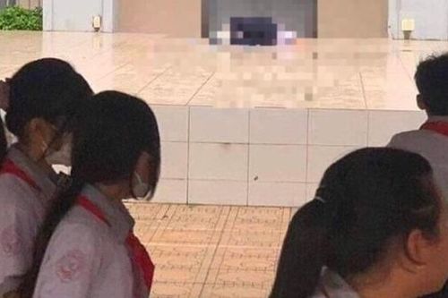 Một học sinh tử vong do rơi từ tầng 4 xuống sân trường