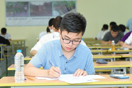 Giảm điểm ưu tiên với thí sinh đạt từ 22,5 điểm