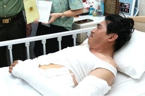 Thiếu tá cảnh sát bị người vi phạm giao thông tông gãy 2 tay