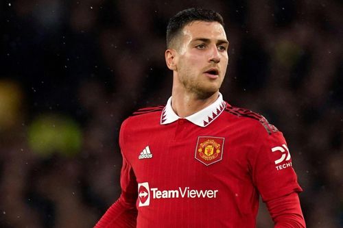 Barcelona cử tuyển trạch viên theo dõi hậu vệ MU