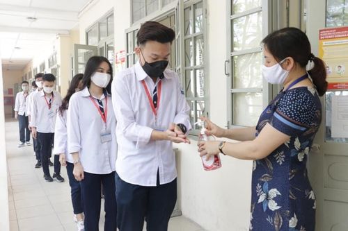 Nhà trường loay hoay khi 'ăn đong' nhân viên y tế học đường