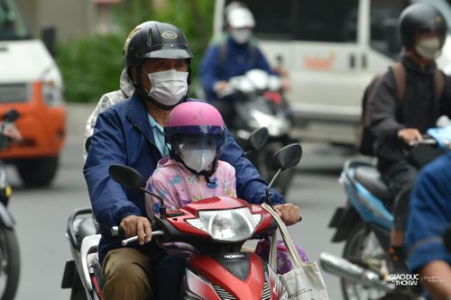 Người dân Hà Nội đón lạnh đầu mùa