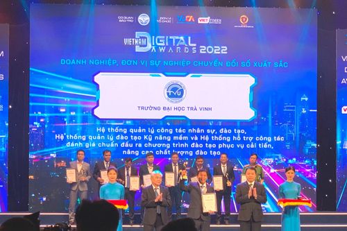 Trường ĐH Trà Vinh đạt giải thưởng Chuyển đổi số Việt Nam 2022