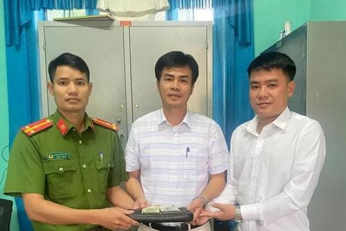 Hành động đẹp của cán bộ ở Quảng Bình khi nhặt được số tiền gần 60 triệu đồng