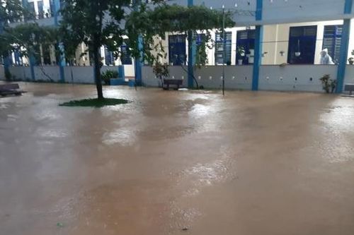 Nhiều trường ở Đà Nẵng cho học sinh nghỉ học vì mưa lớn kéo dài