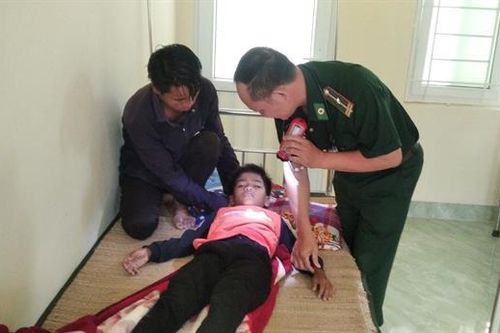 Cứu sống cháu bé bị đuối nước khi đi câu cá
