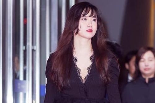 Váy giá rẻ 27 USD của Goo Hye Sun trên thảm đỏ