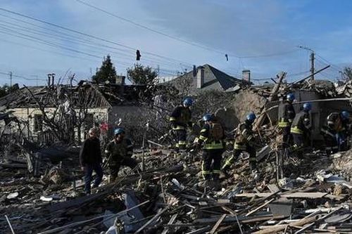 Ukraine tố Nga dội tên lửa vào khu dân cư sau vụ cháy cầu Crimea
