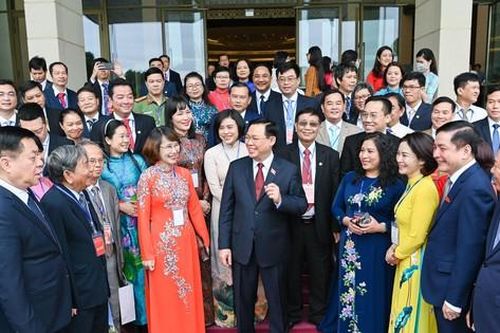 Chủ tịch Quốc hội: Xây dựng ngành xuất bản thành bộ phận quan trọng của công nghiệp văn hóa