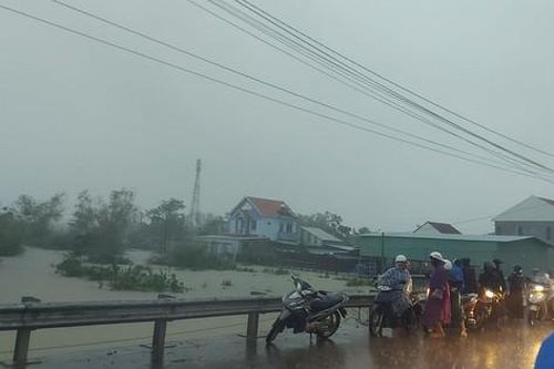 Cô giáo mầm non ở Quảng Nam bị nước lũ cuốn trôi trên đường về nhà