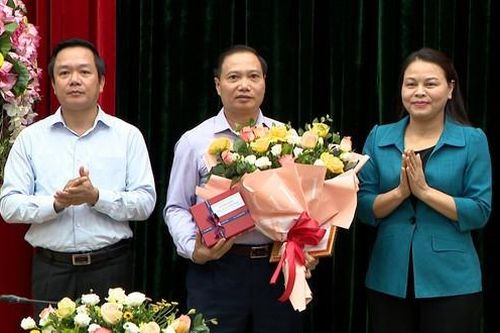 Phó Bí thư thường trực Tỉnh ủy Ninh Bình Trần Hồng Quảng nghỉ hưu trước tuổi