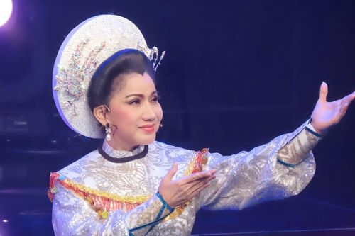 NSƯT Phượng Loan: Tôi sẵn sàng làm nền cho các nghệ sĩ cải lương trẻ tỏa sáng