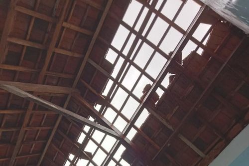 Quảng Ngãi: Lốc xoáy làm nhiều nhà dân bị tốc mái, hư hỏng