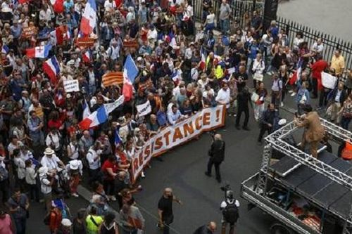 Pháp: Hàng nghìn người tuần hành ở thủ đô Paris phản đối EU, NATO
