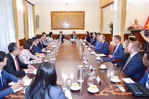 Bộ trưởng Ngoại giao Bùi Thanh Sơn tiếp Đoàn các Hạ nghị sĩ Hoa Kỳ