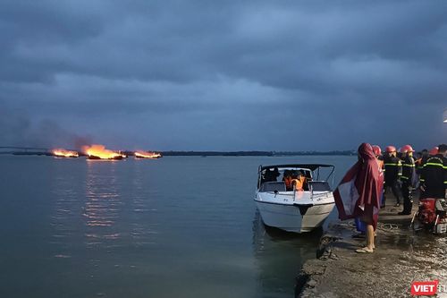 Quảng Nam: Nhiều tàu thuyền, ca nô du lịch tại bến Cửa Đại bỗng dưng bốc cháy