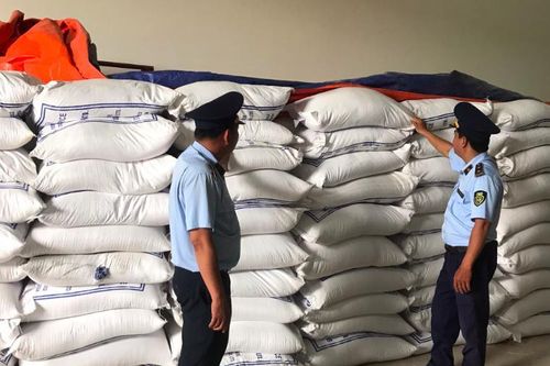 Quản lý thị trường Bến Tre phát hiện gần 30 tấn gạo nghi nhập lậu từ nước ngoài