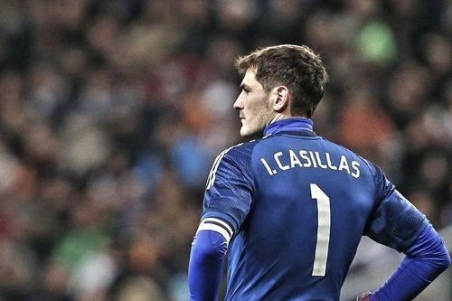 Thủ môn Iker Casillas lên tiếng sau tin đồn về giới tính