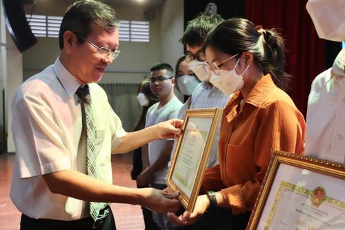 Trường đại học Đồng Nai gặp mặt hơn 800 tân sinh viên